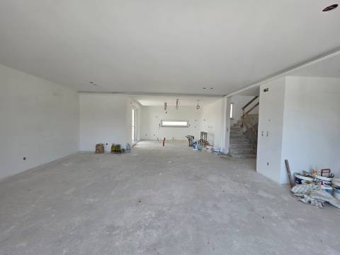 Moradia T3 Isolada em lote de gaveto na Ericeira