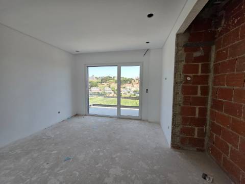 Moradia T3 Isolada em lote de gaveto na Ericeira