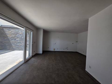 Moradia T3 Isolada em lote de gaveto na Ericeira