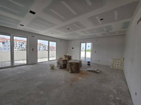 Apartamento T2 com excelente terraço virado a poente - Empreendimento Verde e Mar