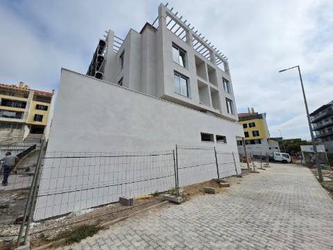 Apartamento T2 com excelente terraço virado a poente - Empreendimento Verde e Mar