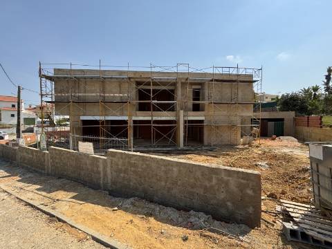 Moradia T4 Isolada com Piscina e Garagem a 4km do centro da Vila da Ericeira