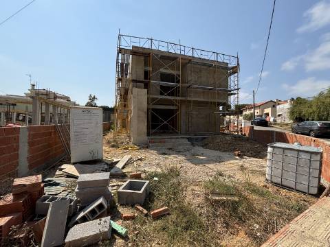 Moradia T4 Isolada com Piscina e Garagem a 4km do centro da Vila da Ericeira