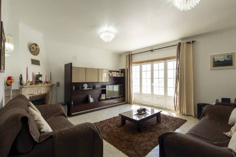 Moradia T4 junto ao centro da vila da Ericeira