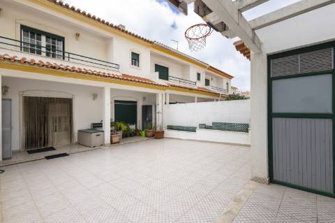 Moradia T4 junto ao centro da vila da Ericeira