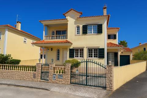 Moradia T3 a 2 km do centro da Vila da Ericeira