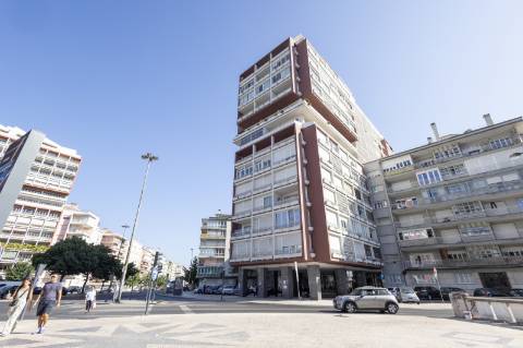 Apartamento T2 Duplex em Lisboa em edifício com elevador