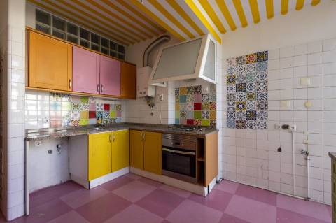 Apartamento T2 Duplex em Lisboa em edifício com elevador