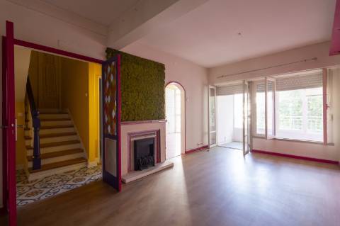 Apartamento T2 Duplex em Lisboa em edifício com elevador