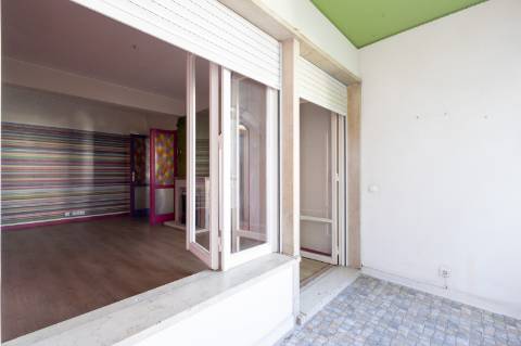 Apartamento T2 Duplex em Lisboa em edifício com elevador