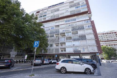 Apartamento T2 Duplex em Lisboa em edifício com elevador
