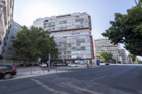 Apartamento T2 Duplex em Lisboa em edifício com elevador