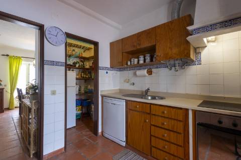 Moradia T4 no centro da Vila de Santa Cruz a 100m da praia.