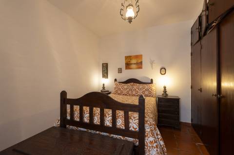 Moradia T4 no centro da Vila de Santa Cruz a 100m da praia.