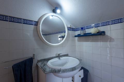 Moradia T4 no centro da Vila de Santa Cruz a 100m da praia.