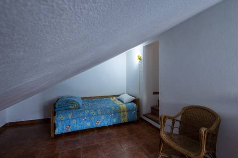 Moradia T4 no centro da Vila de Santa Cruz a 100m da praia.