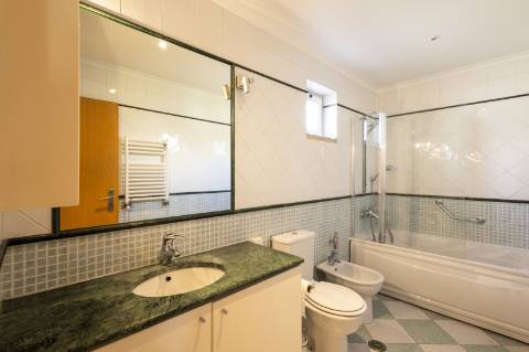 Apartamento T4 Duplex na Quinta de São Sebastião