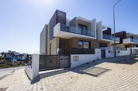 Moradia T4 Contemporânea na Ericeira com piscina