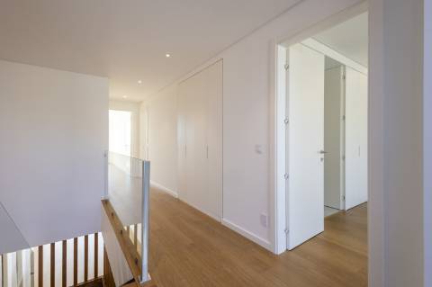 Moradia T4 Contemporânea na Ericeira com piscina