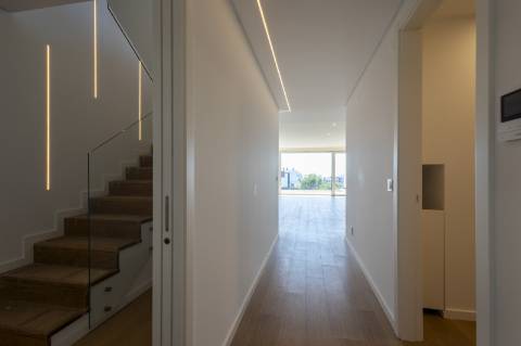 Moradia T4 Contemporânea na Ericeira com piscina