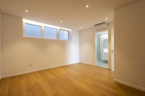 Moradia T4 Contemporânea na Ericeira com piscina