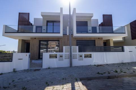 Moradia T4 Contemporânea na Ericeira com piscina