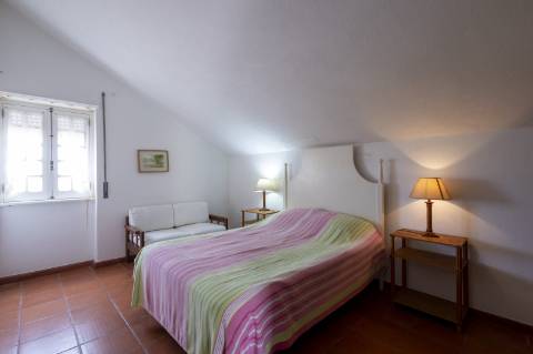 Moradia T4 no centro da Vila de Santa Cruz a 100m da praia e 22km do centro da Ericeira