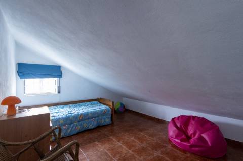 Moradia T4 no centro da Vila de Santa Cruz a 100m da praia e 22km do centro da Ericeira