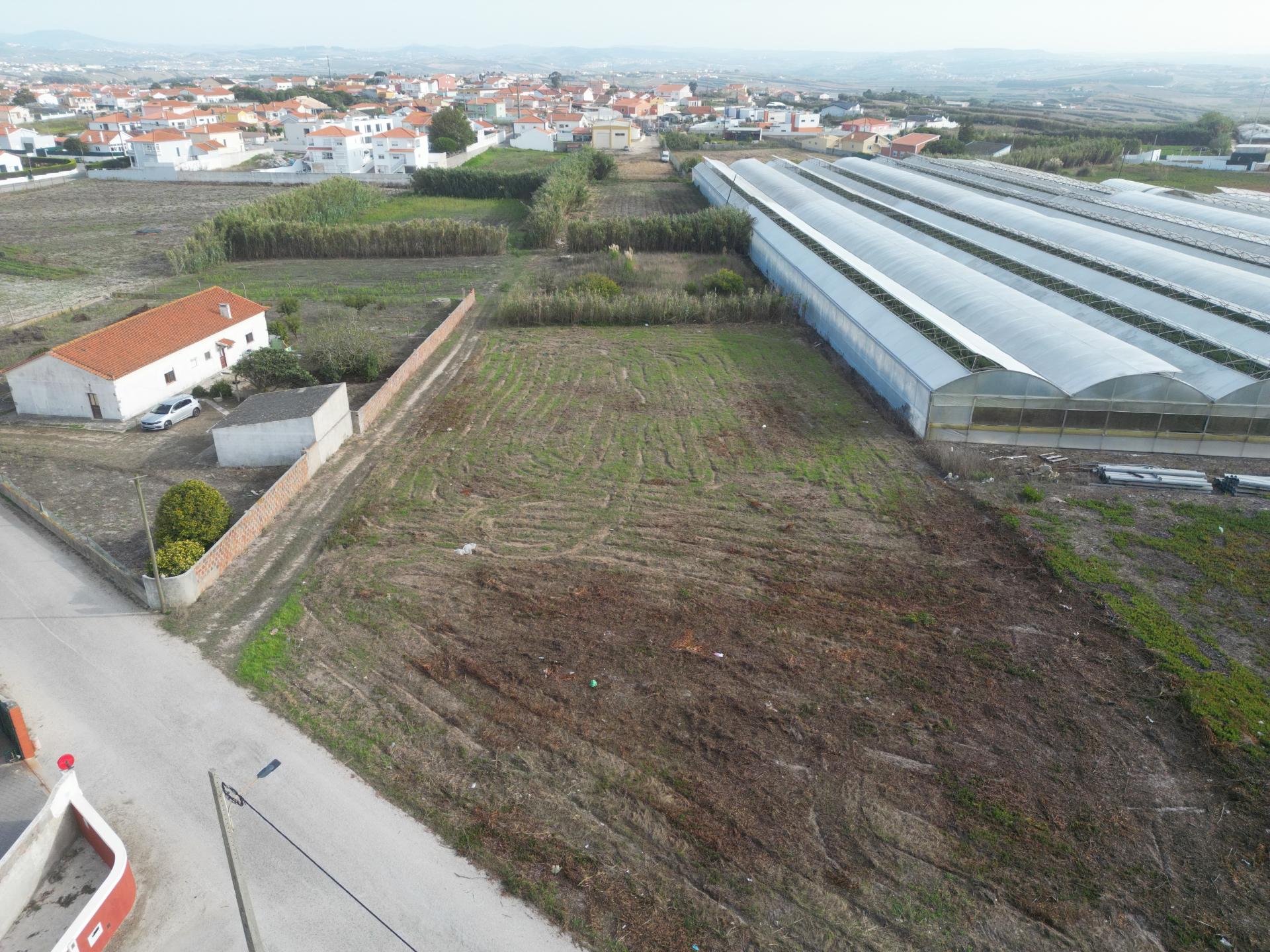 Terreno com projeto aprovado para loteamento de 8 moradias isoladas - Silveira