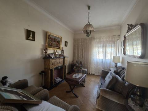 Moradia T3 com quintal e ampla garagem - Encarnação