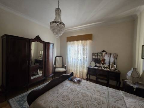 Moradia T3 com quintal e ampla garagem - Encarnação