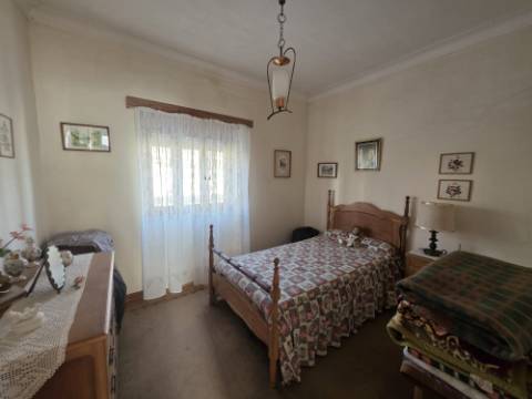 Moradia T3 com quintal e ampla garagem - Encarnação