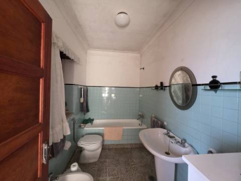 Moradia T3 com quintal e ampla garagem - Encarnação