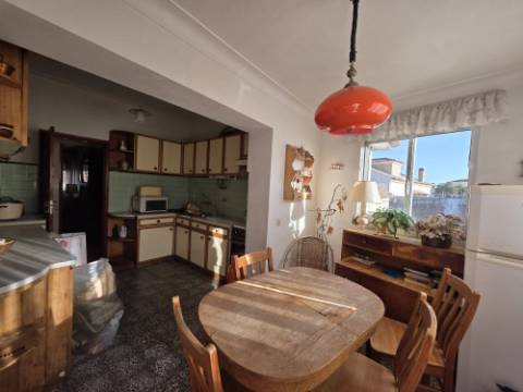 Moradia T3 com quintal e ampla garagem - Encarnação