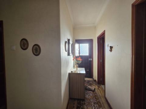 Moradia T3 com quintal e ampla garagem - Encarnação