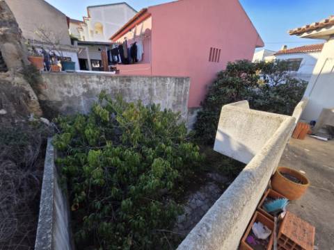 Moradia T3 com quintal e ampla garagem - Encarnação