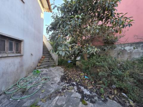 Moradia T3 com quintal e ampla garagem - Encarnação