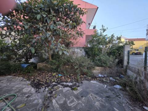 Moradia T3 com quintal e ampla garagem - Encarnação