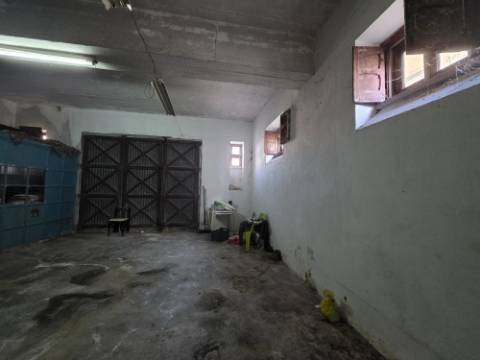 Moradia T3 com quintal e ampla garagem - Encarnação