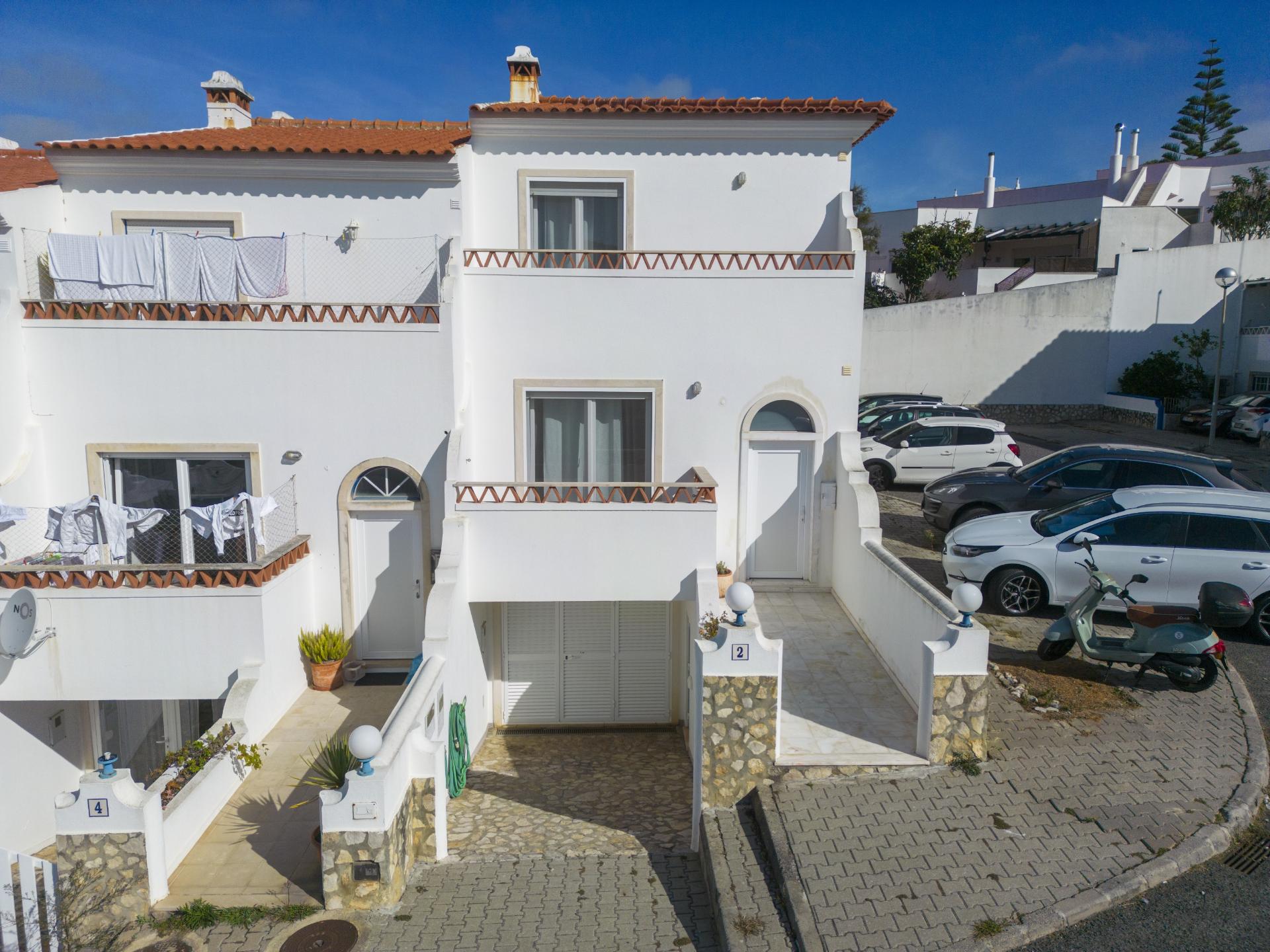 Belíssima Moradia T2 de gaveto de arquitetura tradicional - Ericeira