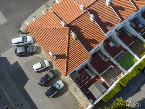 Belíssima Moradia T2 de gaveto de arquitetura tradicional - Ericeira