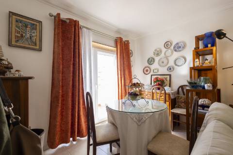 Belíssima Moradia T2 de gaveto de arquitetura tradicional - Ericeira