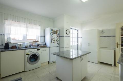 Belíssima Moradia T2 de gaveto de arquitetura tradicional - Ericeira