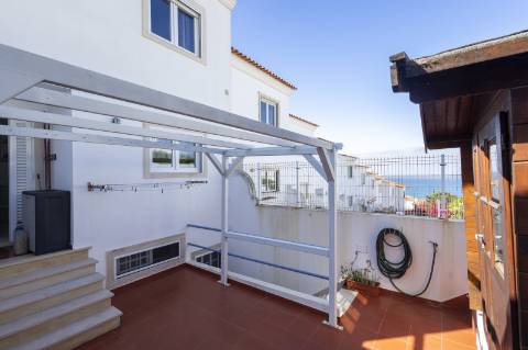 Belíssima Moradia T2 de gaveto de arquitetura tradicional - Ericeira