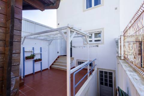 Belíssima Moradia T2 de gaveto de arquitetura tradicional - Ericeira