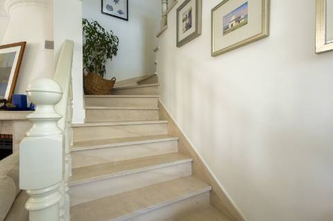 Belíssima Moradia T2 de gaveto de arquitetura tradicional - Ericeira