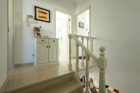 Belíssima Moradia T2 de gaveto de arquitetura tradicional - Ericeira