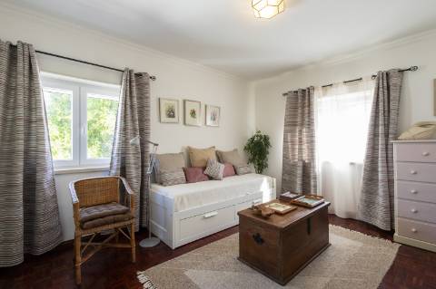 Belíssima Moradia T2 de gaveto de arquitetura tradicional - Ericeira