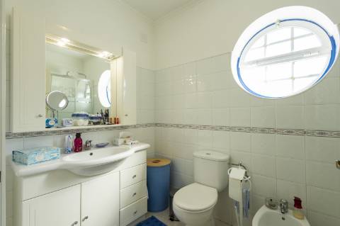 Belíssima Moradia T2 de gaveto de arquitetura tradicional - Ericeira