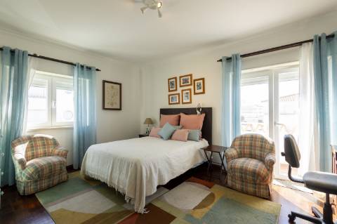 Belíssima Moradia T2 de gaveto de arquitetura tradicional - Ericeira